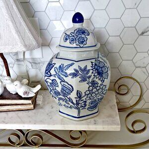 NEW! BEAUTIFUL CHINOISERIE Blue & White FLORAL GINGER JAR
